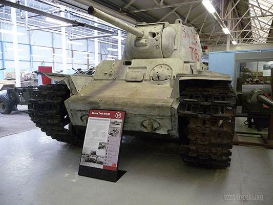 Танк КВ-1 с литой башней в танковом музее Бовингтона, Великобритания