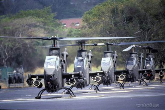 Ударный вертолёт Bell AH-1 Cobra
