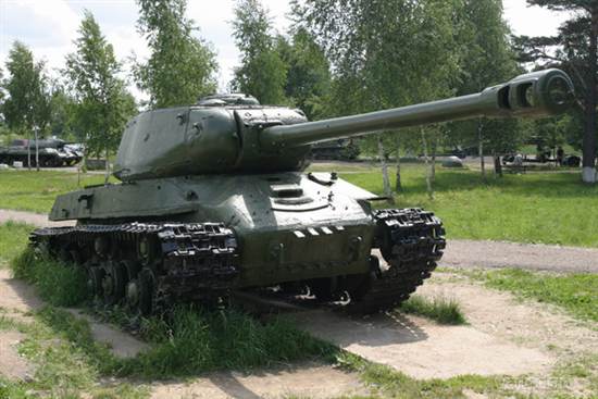 Тяжелый советский танк ИС-2