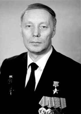 Герой Советского союза, лётчик-испытатель Евгений Иванович Ларюшин