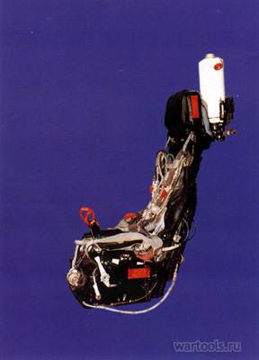 Катапультное кресло К-37-800 с буксировочным двигателем