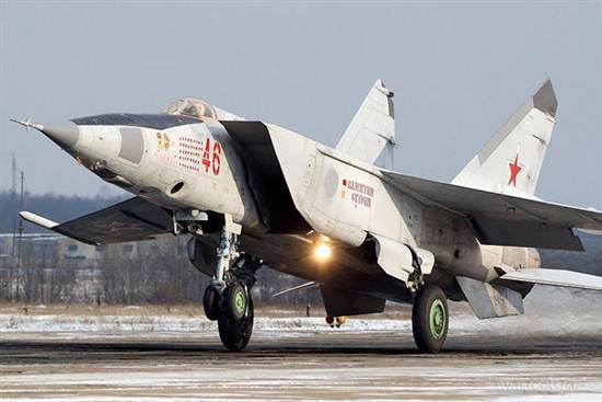 Истребитель-перехватчик МиГ-25