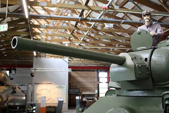 Орудие Ф-34 на танке Т-34 обр. 1943 в Немецком танковом музее