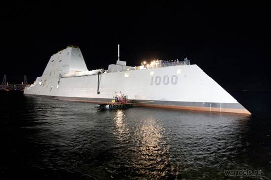 USS Zumwalt ночью