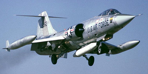 Истребитель F-104 фото