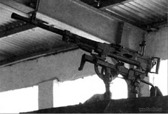 7,62-мм пулемет СГМБ на шкворневой установке БТР-152.