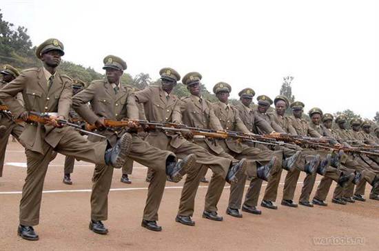 Доблестные бойцы Уганды вооружённые СКС