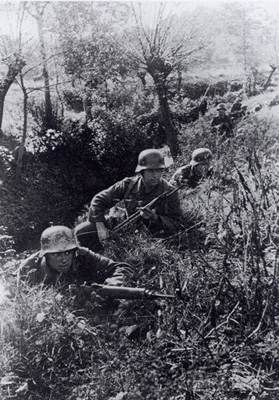 Немецкие солдаты с Gewehr 43.