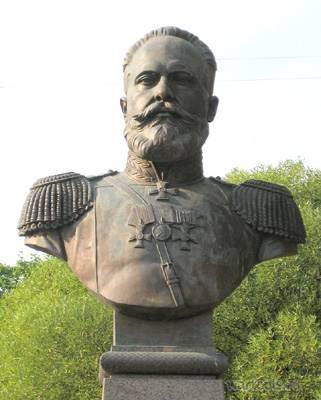 Памятник С. И. Мосину в Сестрорецке.