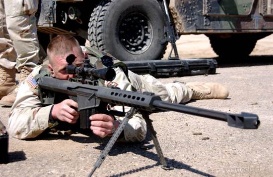 Морской пехотинец армии США с Barrett M82