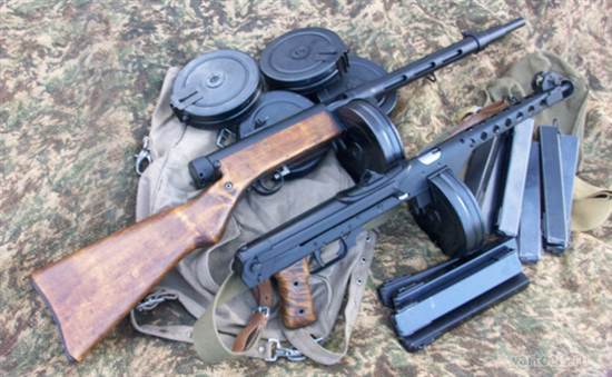 Пистолет-пулемет Suomi M 31 с коробчатым и барабанным магазинами