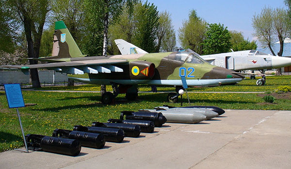 Су-25 и применяемые им бомбы